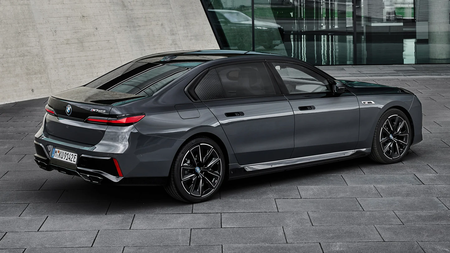 BMW M Serisi M760e Sedan xDrive